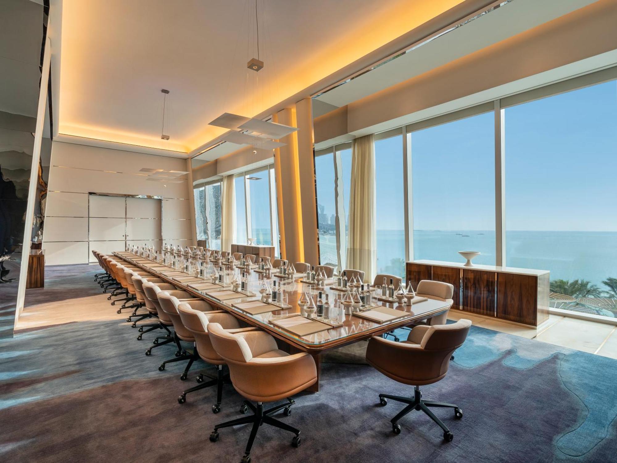 Fairmont Doha Hotel Lusail Eksteriør billede Boardroom