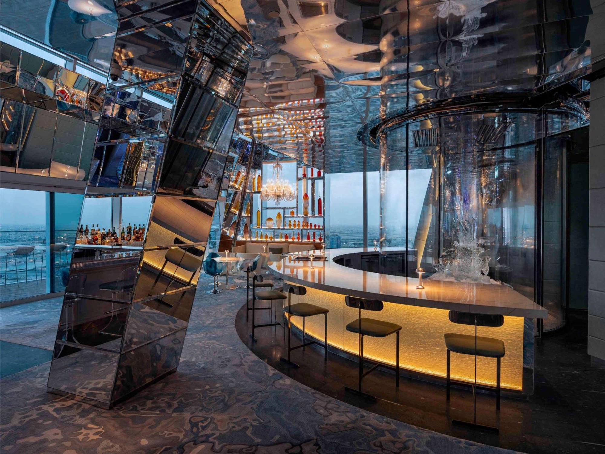 Fairmont Doha Hotel Lusail Eksteriør billede The bar at the 101 Sky Bar