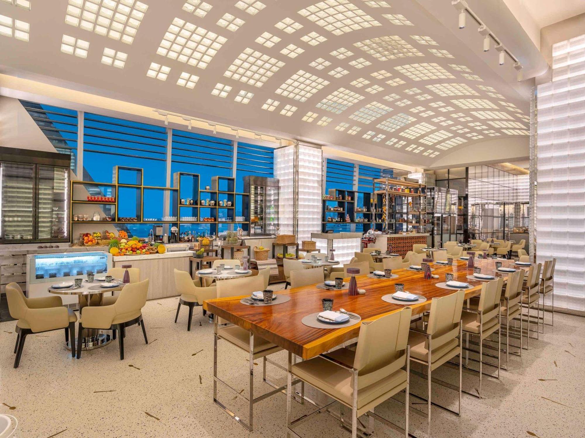 Fairmont Doha Hotel Lusail Eksteriør billede The restaurant