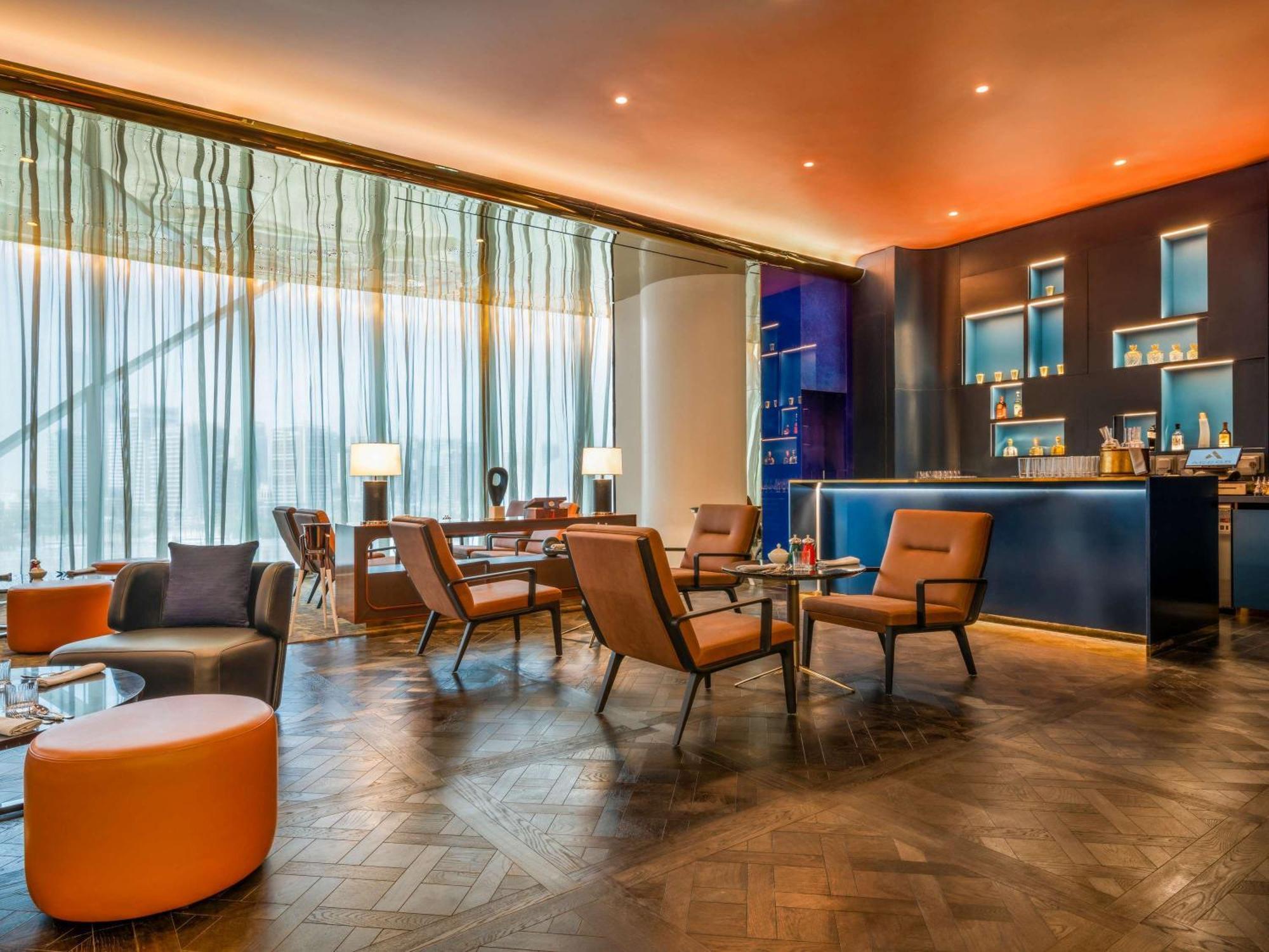 Fairmont Doha Hotel Lusail Eksteriør billede The Club Lounge at the hotel