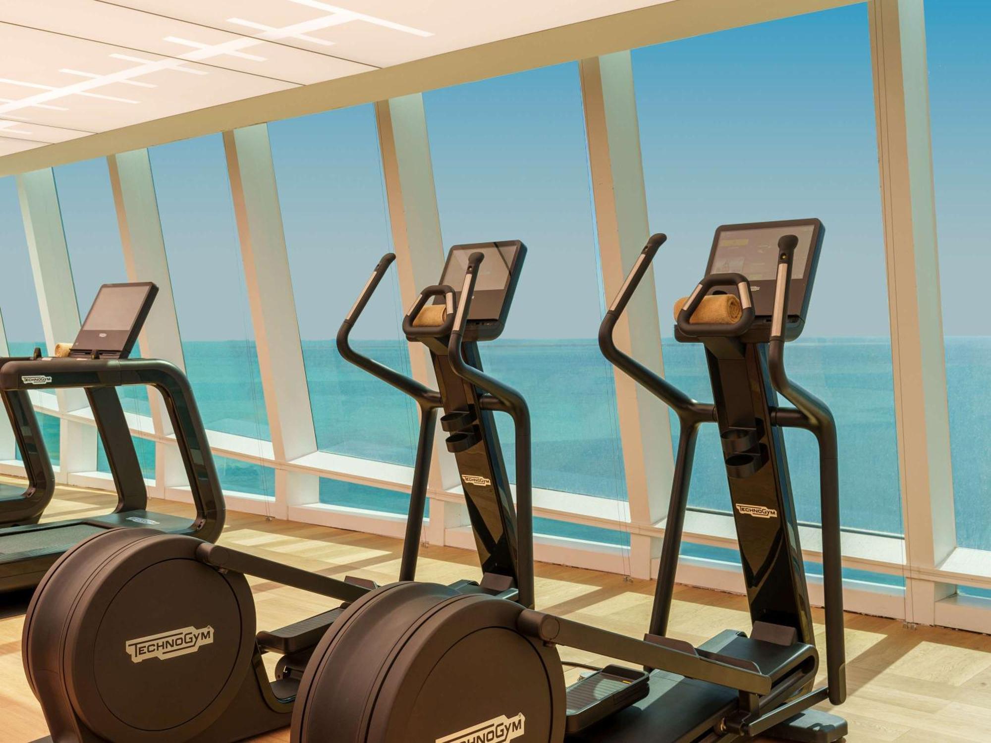 Fairmont Doha Hotel Lusail Eksteriør billede Elliptical cross trainer